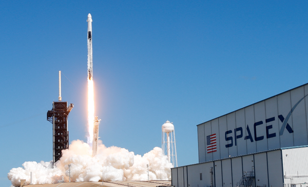 马斯克拟将30% SpaceX新股分配散户 打破美股IPO惯例 马斯克拟将30% SpaceX新股分配散户 打破美股IPO惯例